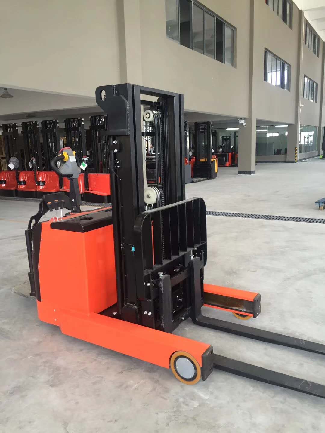 前移式全電動(dòng)堆高車(chē)